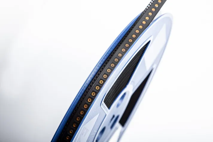 Bild: Neue SMD-Fastener von MTC: Universelle Abstands- und Befestigungslösungen für die vollautomatische Bestückung