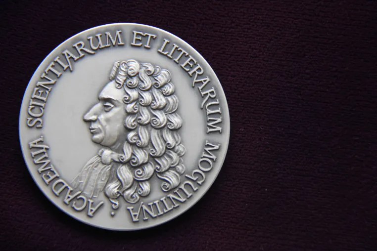 Jahresfeier 2026: Akademie ehrt Dr. Thomas Bellut mit der Leibniz-Medaille Bild: Jahresfeier 2026: Akademie ehrt Dr. Thomas Bellut mit der Leibniz-Medaille