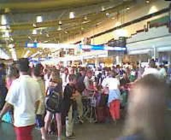 Bild: Faro / Algarve / Portugal - Flughafen wird ausgebaut