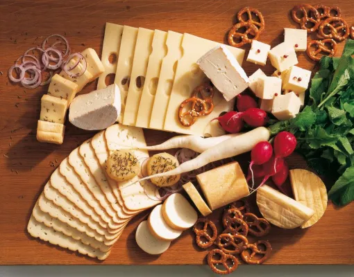 Der Expertentipp im Dezember – Warum liegt die Dekoration immer neben dem Käse? Bild: Der Expertentipp im Dezember – Warum liegt die Dekoration immer neben dem Käse?