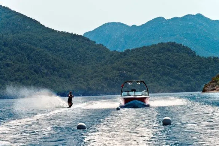 Bild: Im Slalom durch die Bucht