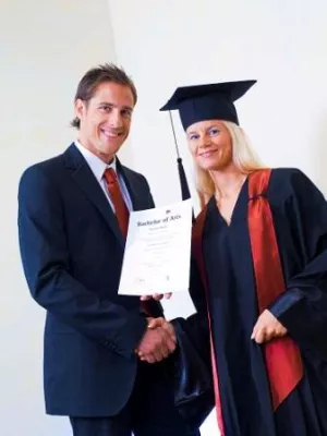 Bild: Bachelor-Studium: Berufspraxis statt Studienstress