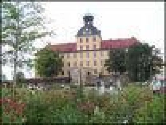 Bild: Sonderführung durch die barocken Gemächer mit des Herzogs Hofmedicus am Sonntag im Schloss Moritzburg Zeitz
