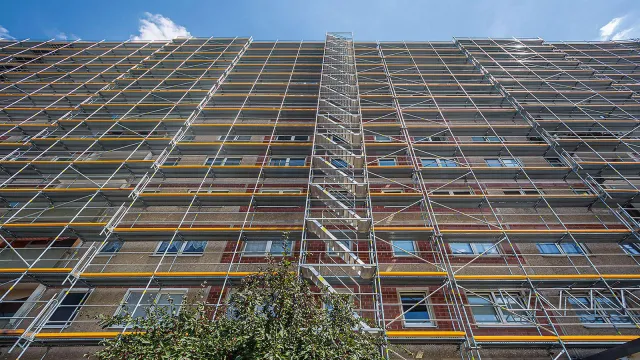 Bild: Fassadeneinrüstung mit System und nahezu ohne Kupplungen