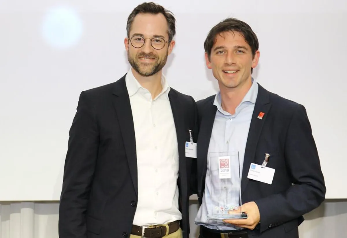 Fabian Henrichsen, Vorstandsvors. (l.) u.Philip Piendl, Personalleiter der HENRICHSEN AG. Abb: GPTW