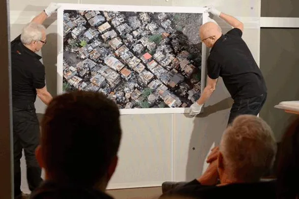 Bild: Pionier der Flugbildfotografie übergibt Werke an The Global Fine Art GmbH