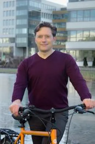 Bild: in-tech unterschreibt Beteiligung am Mobilitäts-Startup Rydies