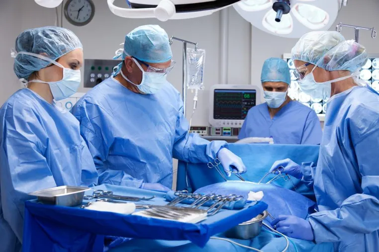 Bild: Live-OP und Vernissage am 19. November im Winterberger St. Franziskus-Hospital