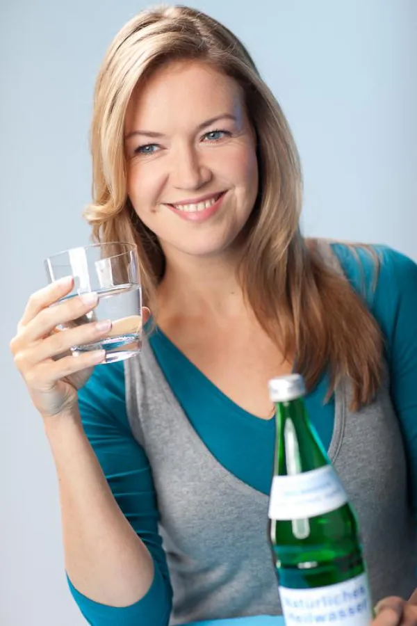 Fluoridhaltige Heilwässer können zum Schutz gegen Karies beitragen