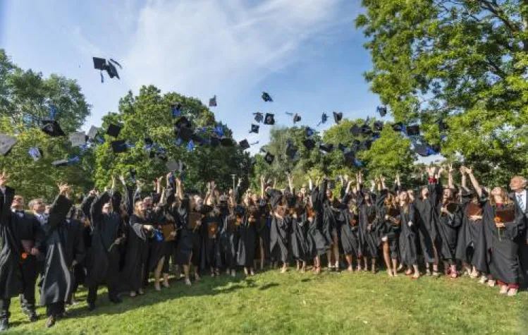 Bild: Erster Platz für die WelfenAkademie Braunschweig im Hochschulranking 2017