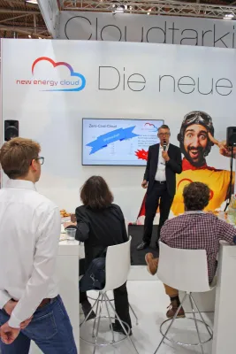 Bild: Redpoint präsentiert auf der ees Europe die weltweit erste herstellerunabhängige new energy cloud