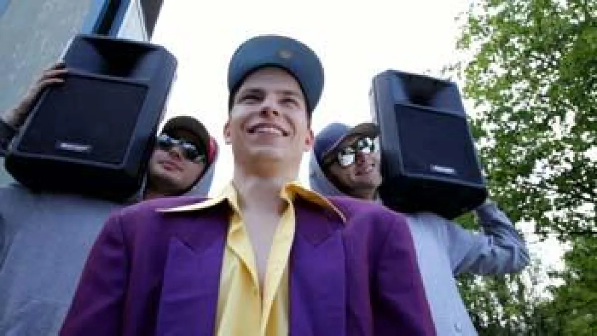 Potatinho beim Videodreh zum Track