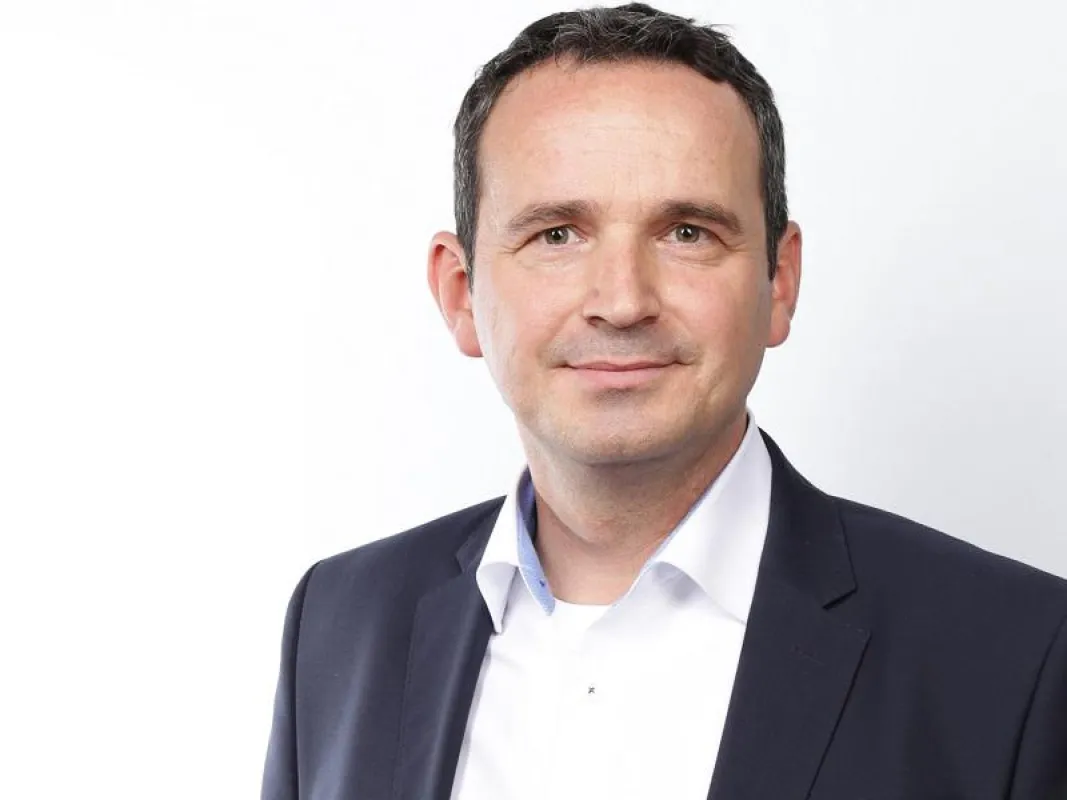 Mike Stoy, Leiter der Mainzer Niederlassung der 7x7finanz GmbH