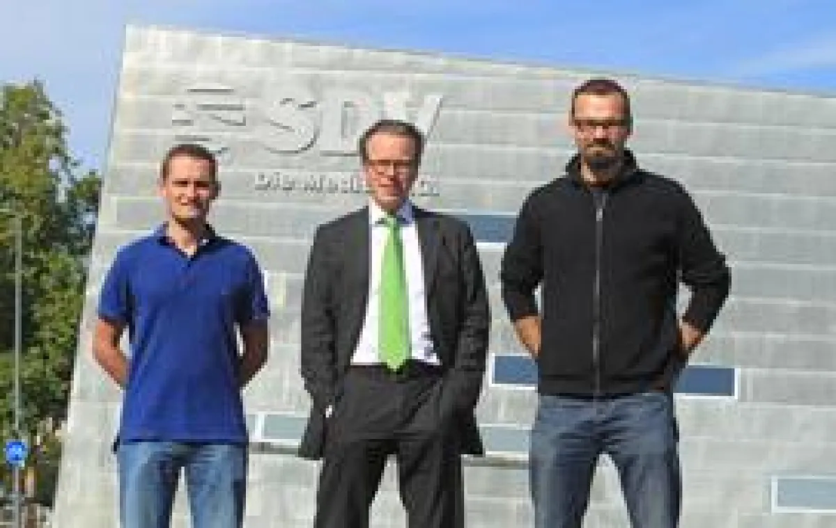 (v. l.): Stephan Heller, Programmierer, Christoph Deutsch, Vorstandsvorsitzender der SDV AG und Jürgen Roever , Leiter F&E