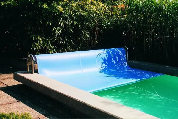 Bild: Pool Sicherheit durch Pool Abdeckung