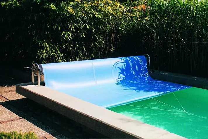 Bild: Pool Sicherheit durch Pool Abdeckung