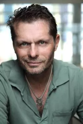 Bild: Uli Borowka übernimmt Schirmherrschaft für die NESCURE® Privatklinik