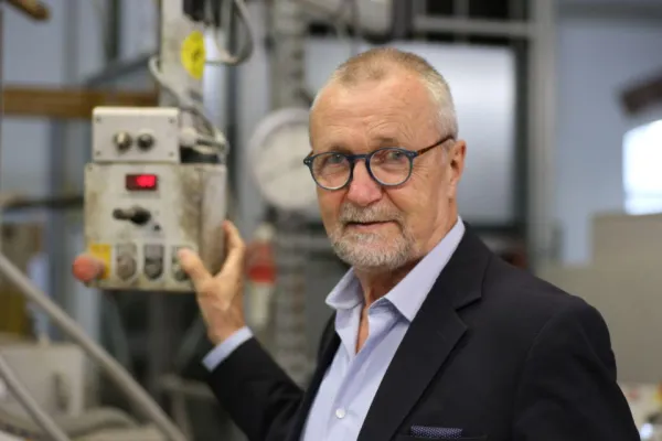 Bild: Dr. Gerhard Dust präsentiert die Polycare-Erfolgsgeschichte: Ein Plädoyer für nachhaltige Geschäftsmodelle