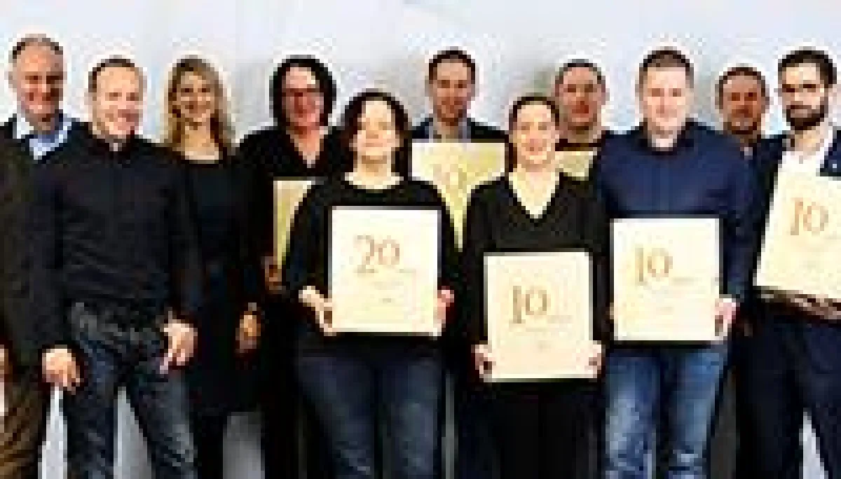 Die geehrten Jubilare mit der Geschäftsführung