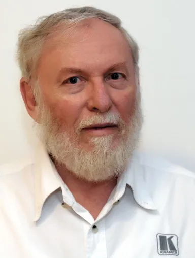 Bild: Dr. Joseph Kramer wird für sein Lebenswerk ausgezeichnet