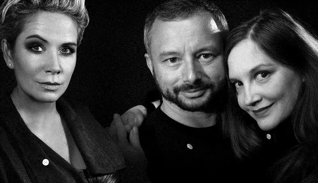 Kleiner weißer Pin ist Botschafter für Verständigung Bild: Kleiner weißer Pin ist Botschafter für Verständigung