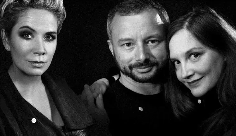 Bild: Kleiner weißer Pin ist Botschafter für Verständigung