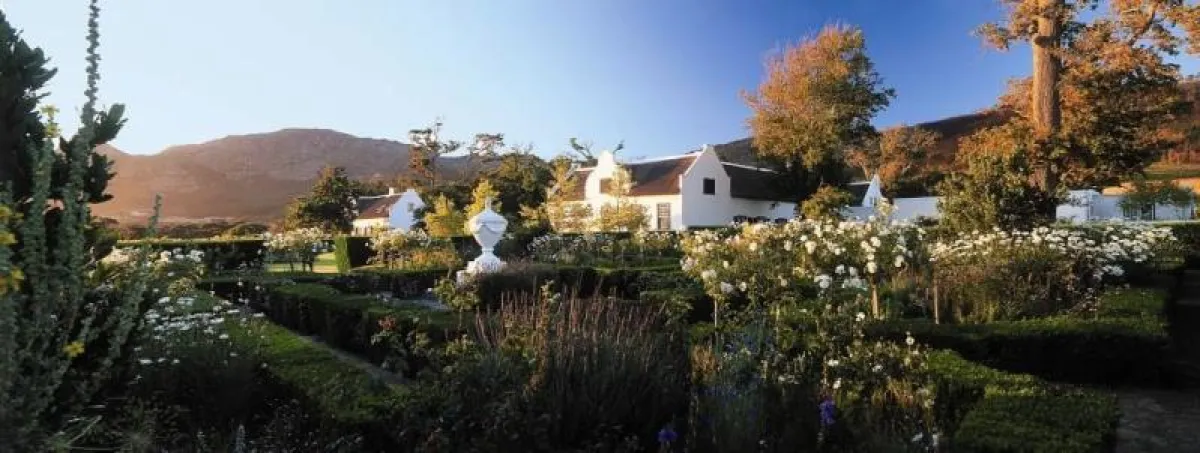 Das Steenberg Hotel - eingebettet zwischen Bergen und dem Ozean small