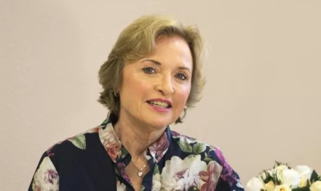 Bild: Frau Dr. Barbla Hollinger - wie FemiLift Krebspatientinnen nach ihrer Therapie helfen kann