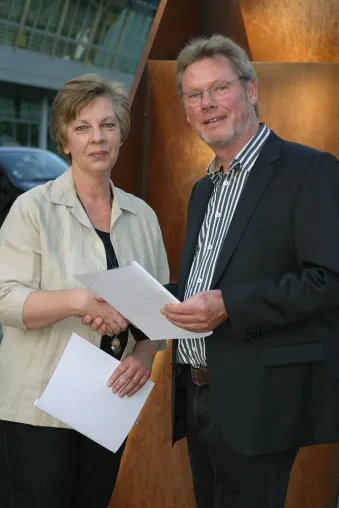 Hülskötter & Partner gehen mit Diktierspezialist DictaTeam UG Exklusiv-Partnerschaft ein Bild: Hülskötter & Partner gehen mit Diktierspezialist DictaTeam UG Exklusiv-Partnerschaft ein