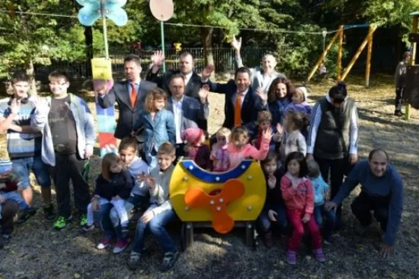 Bild: Regine Sixt Kinderhilfe Stiftung finanziert Spielplatz in Budapest