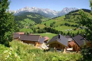 Bild: Urlaub in der eigenen Berg-Hütte im Hüttendorf Maria Alm