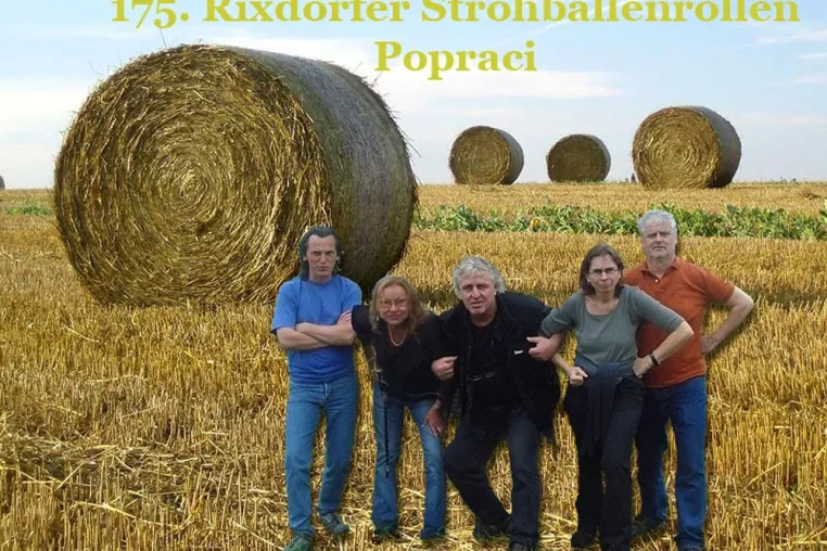 Popraci - das 175. Rixdorfer Strohballenrollen Bild: Popraci - das 175. Rixdorfer Strohballenrollen