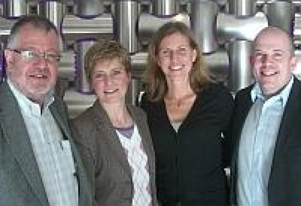 Automotive PR Germany gegründet.  Die Gründer (v.l.n.r.): Martin Hayes, Chairman APR Ltd., Britta Lange-Stolle und Christiane Bourquin, Geschäftsführerinnen pr people und Marco Ferrari, Executive Dire