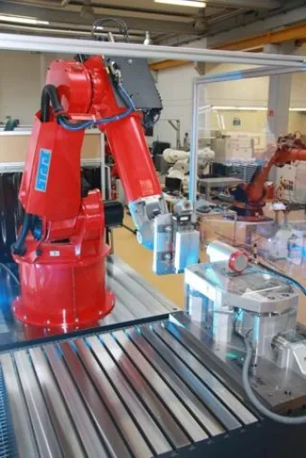 Industrieroboter wird zum präzisen Bearbeitungssystem Bild: Industrieroboter wird zum präzisen Bearbeitungssystem