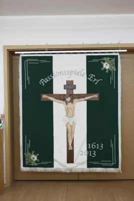 Bild: Fahne für die Passionsspiele Erl