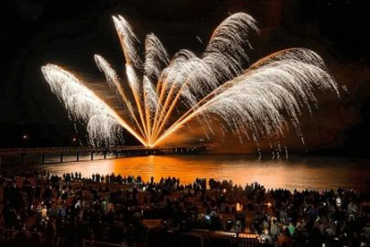 Feuerwerk für Augen und Ohren Bild: Feuerwerk für Augen und Ohren