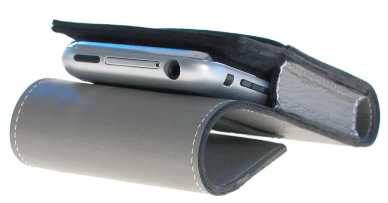 Ledertasche der Kollektion AX-ALEX für Iphone mit Display Cleaner Bild: Ledertasche der Kollektion AX-ALEX für Iphone mit Display Cleaner