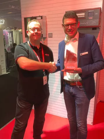 Bild: LSC Lighting Systems zeichnet LMP als „Distributor of the Year 2018“ aus