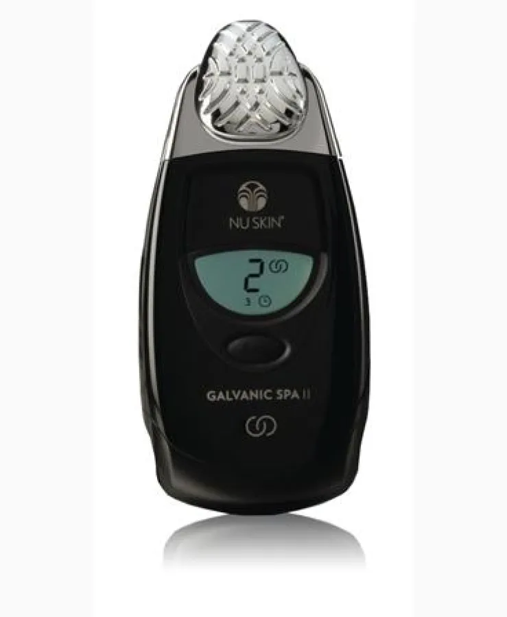 Mit Hilfe von galvanischem Feinstrom wird der Haut wieder Elektrizität zugeführt.