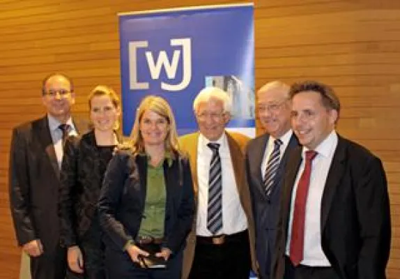 Bild: Das „Who is Who“ der Schwäbischen Wirtschaft zu Besuch beim Ökohaus-Pionier Baufritz