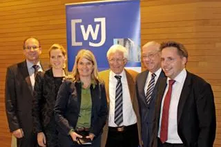 Bild: Das „Who is Who“ der Schwäbischen Wirtschaft zu Besuch beim Ökohaus-Pionier Baufritz
