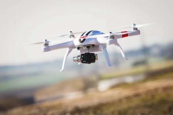 Bild: Neue High-End Drohne von AEE mit 3-fach Gimbal und GPS-Funktionalität