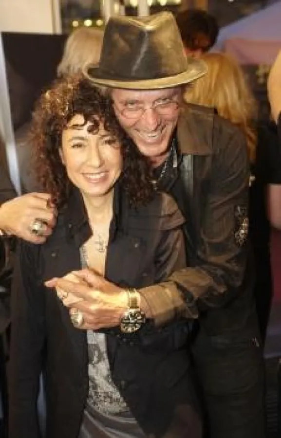 Maria Ketikidou mit Wolfgang Elfers bei der Shoperöffnung