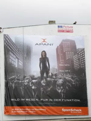 Bild: Berliner Bank wittert Einbruchsvorbereitungen - APANI dennoch bei großer SportScheck Eröffnung dabei