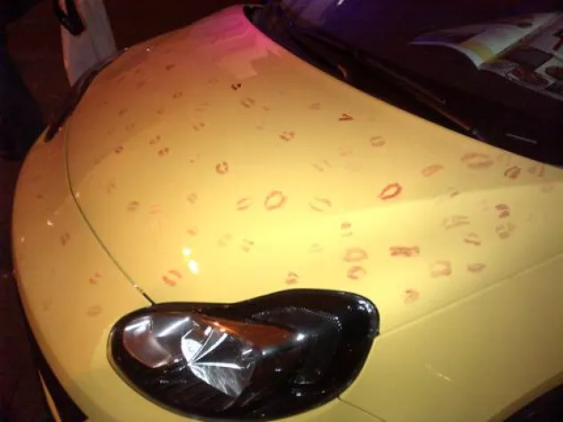 Opel ADAM: Denn zum Küssen ist er da Bild: Opel ADAM: Denn zum Küssen ist er da