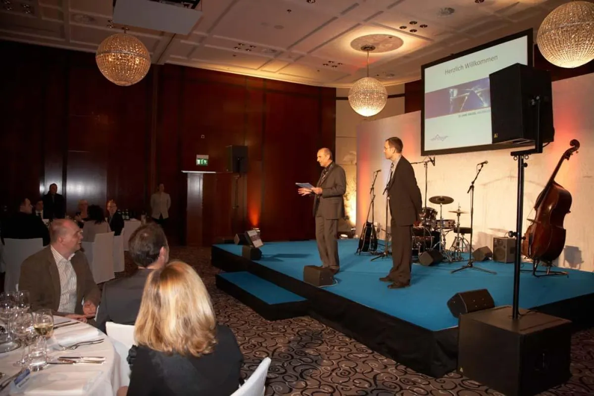 25 Jahre sind Grund genug zum Feiern: Auf dem Foto (v.l.):Bruno & Christoph Trost luden zum Gala-Dinner in das Münchner Grandhotel