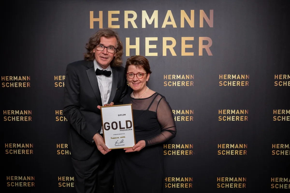 Susanne Witte, hier bei der Auszeichnung durch Hermann Scherer. (© Susanne Witte hat die uneingeschränkten Nutzungsrechte. Fotograf Justin Bockey.)