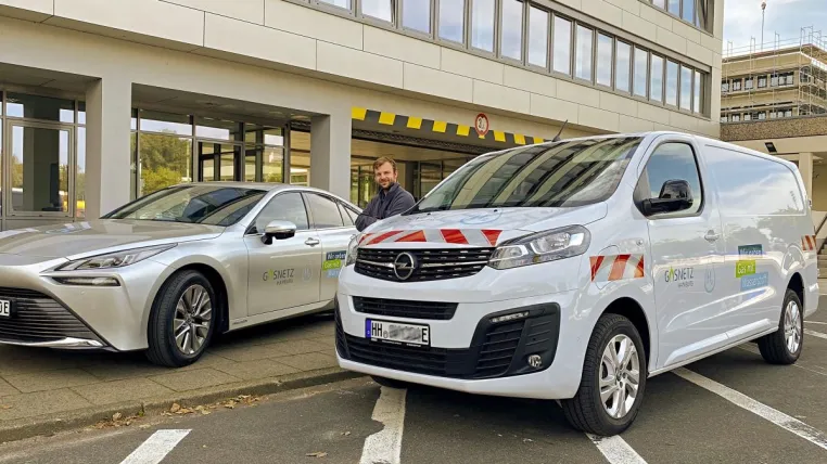 Generationswechsel: Gasnetz Hamburg nutzt neue Wasserstoff-Autos in seinem Fuhrpark Bild: Generationswechsel: Gasnetz Hamburg nutzt neue Wasserstoff-Autos in seinem Fuhrpark