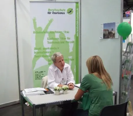 vocatium Berlin 2010: 117 Unternehmen und Hochschulen informieren 4.000 Schülerinnen und Schüler Bild: vocatium Berlin 2010: 117 Unternehmen und Hochschulen informieren 4.000 Schülerinnen und Schüler