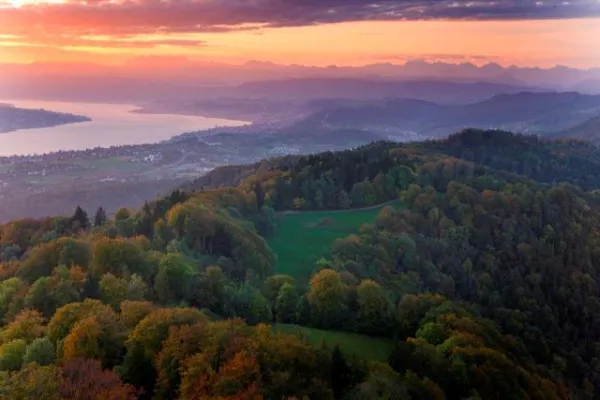 Bild: „O’zapft“ is beim 4. Uetliberger Oktoberfest, dem Höchsten der Stadt Zürich